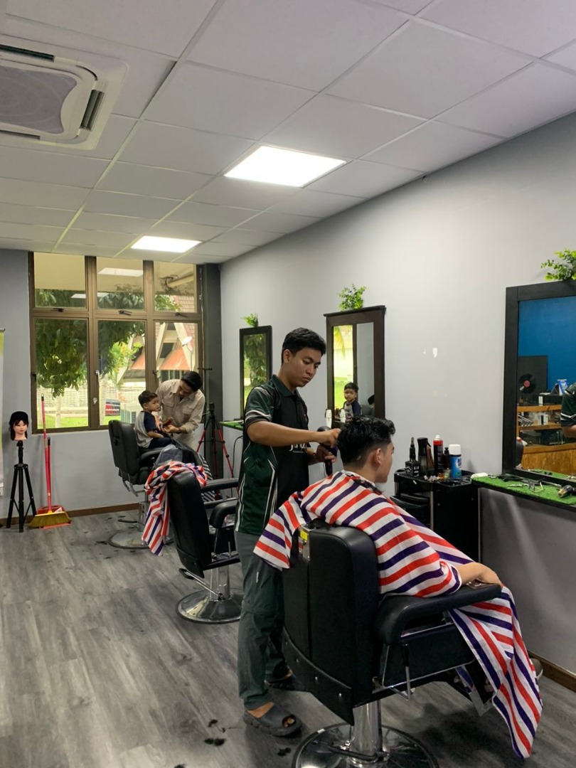 Professional Barber at Work